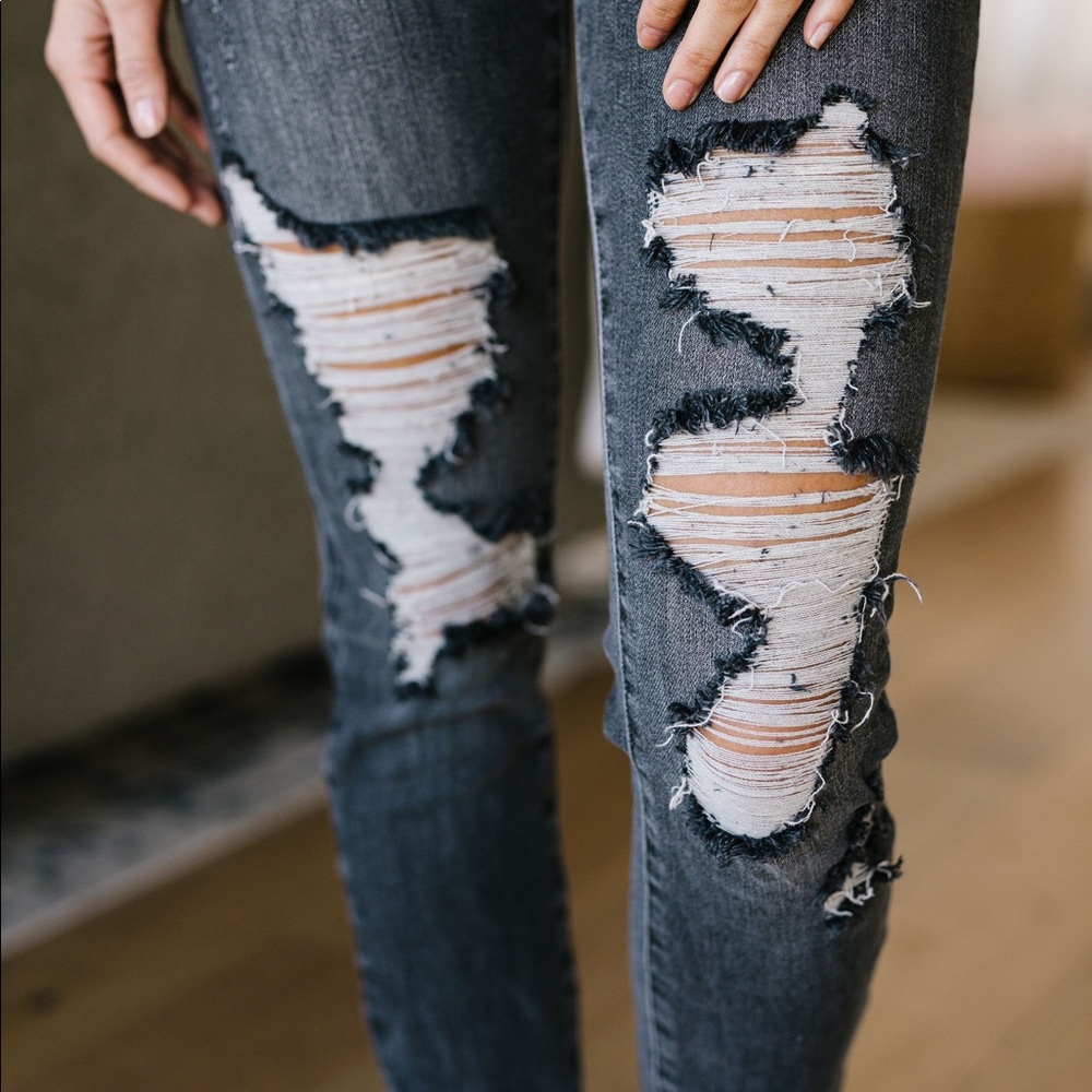 Judy Blue Destroyed Faded Jeans - Picture 3 of 8